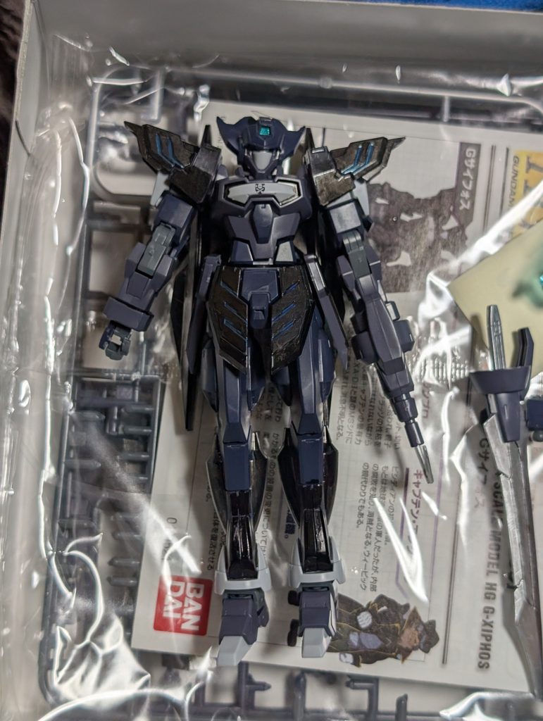 こちらは部分塗装しましたパッケージが黒ぽかったので3色カラーになりました。溝ら辺も塗装しました。成功して良かった