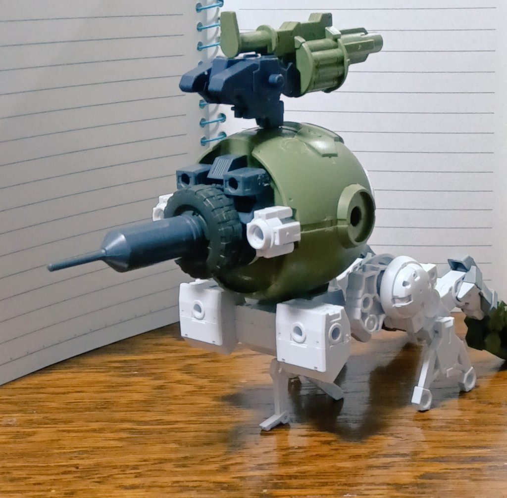 グレネードランチャーに装備を変更したのと、増槽を付けたバリエーションも考えていました。