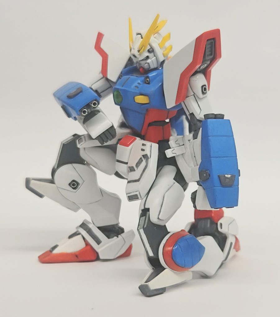 ミキシングは顔、太モモはスターバーニング、上腕、腕とモモの筋肉パネル(笑)はビルドバーニング、腕はマイティーストライクフリーダム、足前面はディスティニー、モモの付け根はビルドシリーズのポータント、腰の内部はジャスティスナイトです。マイティーストライクフリーダムの腕はMGのシャイニングが似た形なので採用しましたが手首部分が回転するのでシャイニング的なガワラ曲げが可能になった事、腕が長くなったので結果的に腕組が脇に指が掛かる程度まで出来るようになった事など嬉しい誤算も有りました🎵足のディスティニーは設定画はこんなに長くないですが僕の視聴時のイメージは結構こんなんだったよなって感じですね。気にいってます🎵