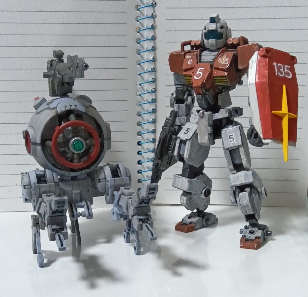 以前製作したジムとの比較。割といい感じに馴染んでるような気がする。