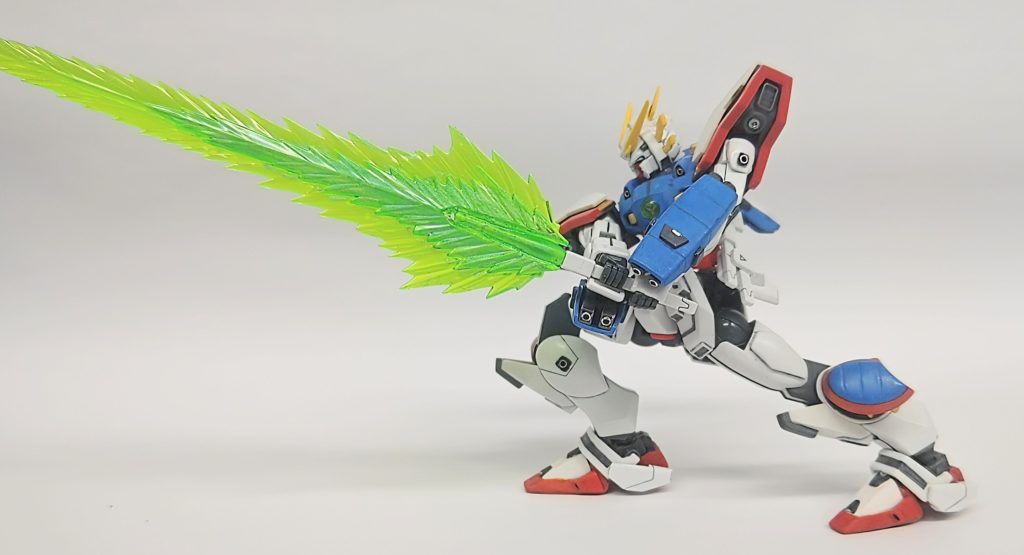 もう1枚シャイニングフィンガーソード エピオンのままでは付かないので余ってるMGのサーベル部を加工して接着 モールド中央部にガンダムマーカーサイコフレームホログリーンを塗っておきました🎵