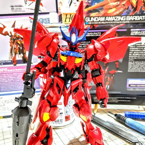    HGガンダムバルバトス 第4形態を完成させて、結構気に入ったので、同じ様な作りのこのガンプラが、目に入って来たので作り始めた。  取り敢えず武器 のアメイジングメイスを延長した。 連日暑くて、作業ペースがガタ落ちです。6月25日(水)深夜1時頃。体調不良で、救急相談センターに電話して相談したら直ぐに救急車を呼んで下さい。と言われ救急車を呼んでお昼頃まで救急治療室にいました。この日と大事を取って、次の日もお仕事を休ませて頂きました。  （3枚目）