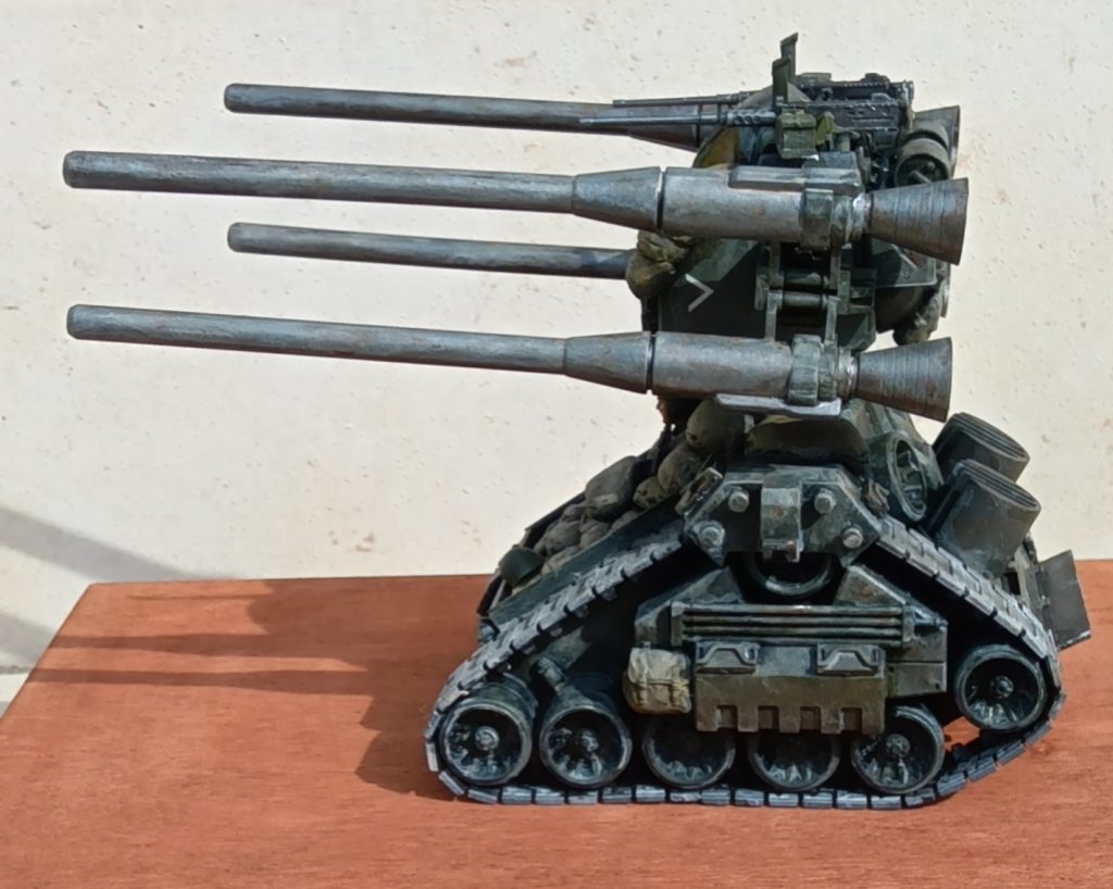 側面。車体は前後の向きを変えて。