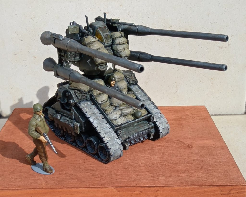 オントス自走無反動砲のプラモが欲しいなと思っていたらどこにもなく、ガンタンクでそれっぽくしてみようと思い製作しました。どちらかといえば局地戦型みたい?写真は1/35の歩兵との比較。今回は外で撮ってみました。