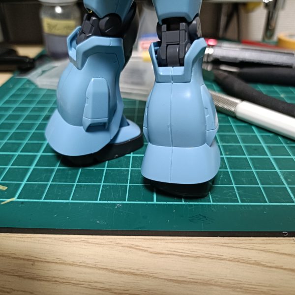 四肢のモールド彫りしてまいりました。肩は乾燥機ん中で合わせ目消しの乾燥中どす。ついでにザクシールドの面取りもしておりましたが、ヒケがちょうすごかったですばい。(gandam-hand1)（2枚目）