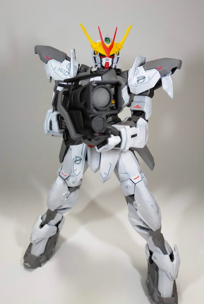 おまけの左肩とガンカメラ。アウトフレームといえば外せないのがカメラですよね。私もこんな立派なカメラが欲しいもんです。。。