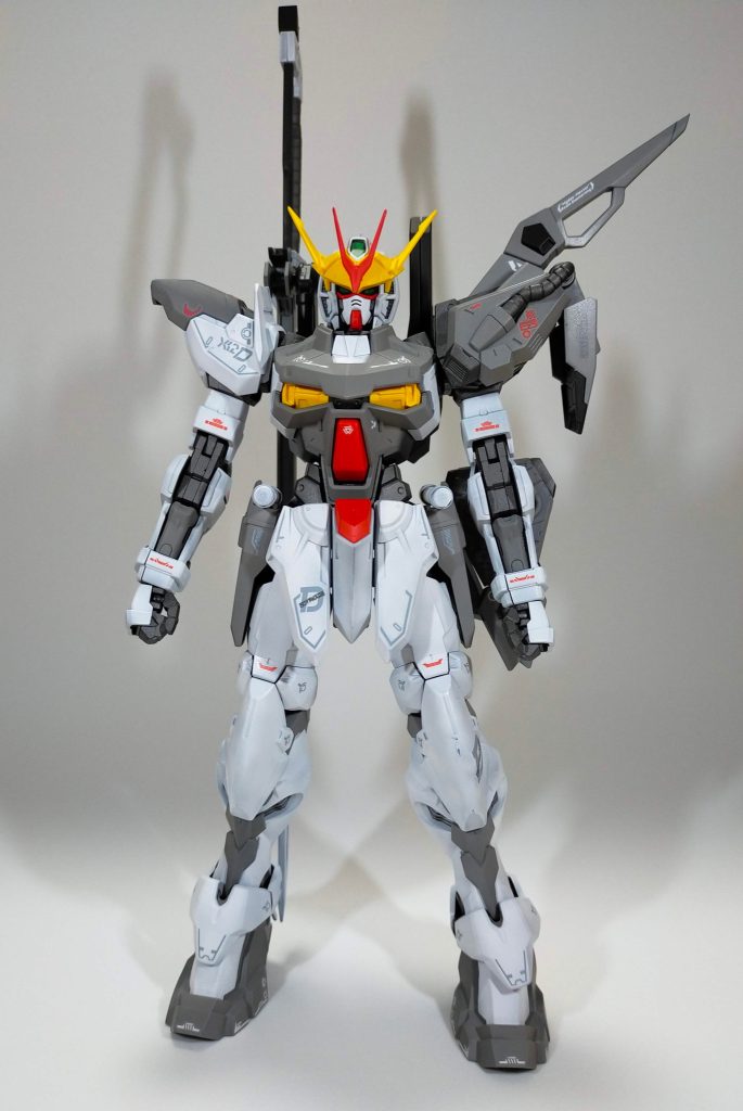 元々アウトフレームは兄弟機であるテスタメントガンダムの予備パーツを、ジャンク屋の男が組み上げたものです。なので、カラーリングをPSダウン状態のテスタメントに寄せました。本機のパイロットは