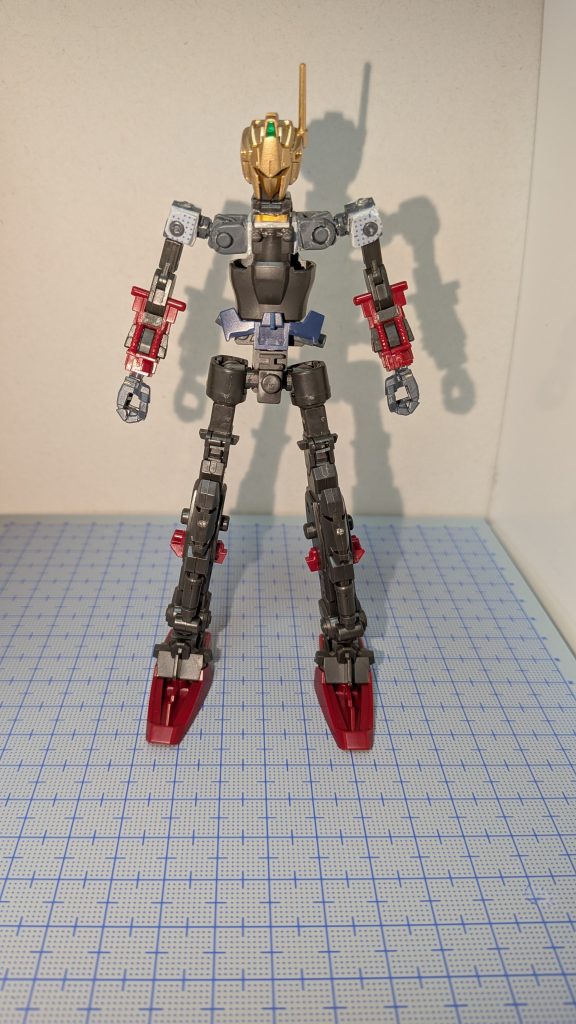 今回は、骨組みの肩の部分をフルスクラッチして、RGっぽくしてみました。モチーフはMG百式ver2.0です。ハンドパーツはコアガンダムのを使いました。