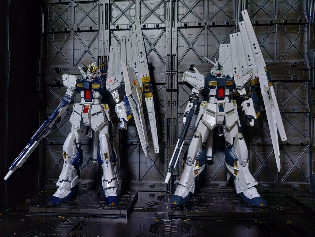 発売当初にたまたまガンダムベースで買えたチタニウムフィニッシュのνと一緒に。