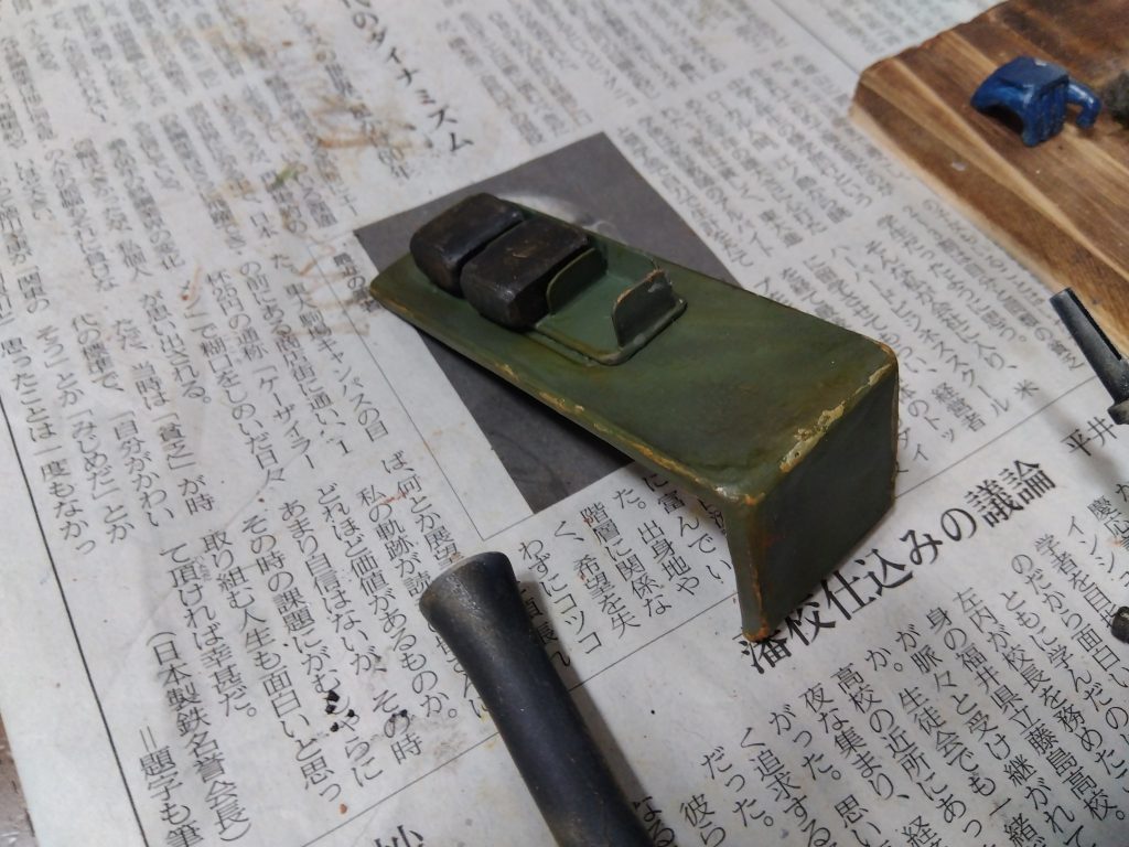 自作のシールドです😊ザクⅡのように肉厚シールドで無い感じと腐れかんを表現してみました!そんな感じでてる〜かなぁ?