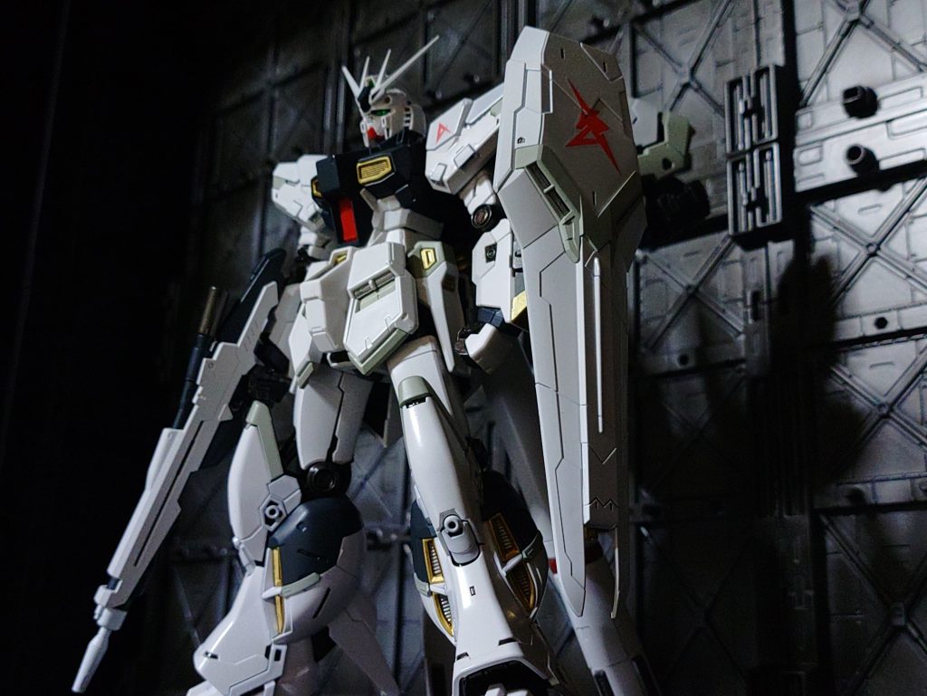 Hi-νの武装が余ったので、オクトバーさんが重力下仕様として独自にリファインしたνガンダムとして武装を持たせました。