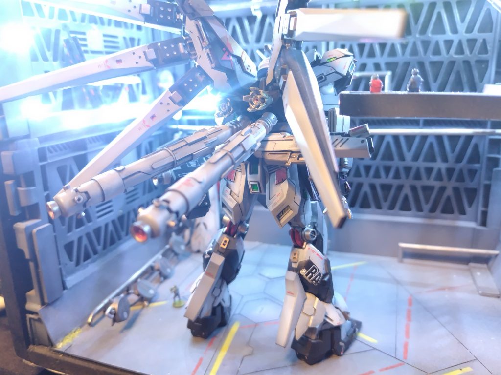 ライフルは後ろに、バーニア等も変更してます。