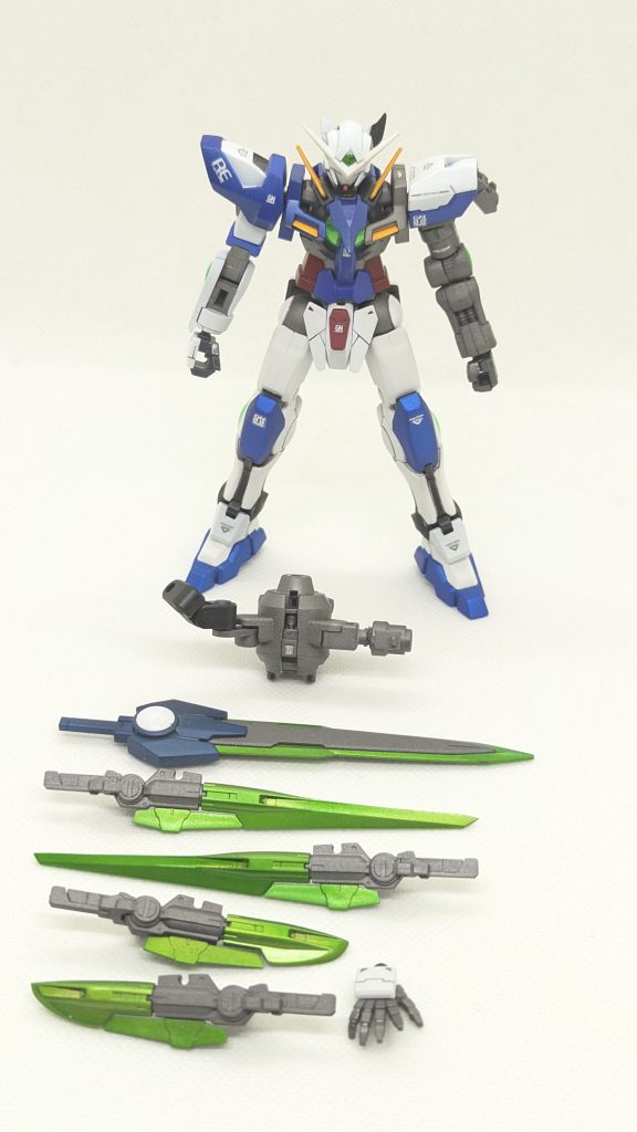 その他の武装は同じく00ガンダムの武装を刀風に加工し短刀も同じく2本、大剣も少しだけ形を変えて用意していて背中に接続するユニットに短刀もマウント出来るようになっています。