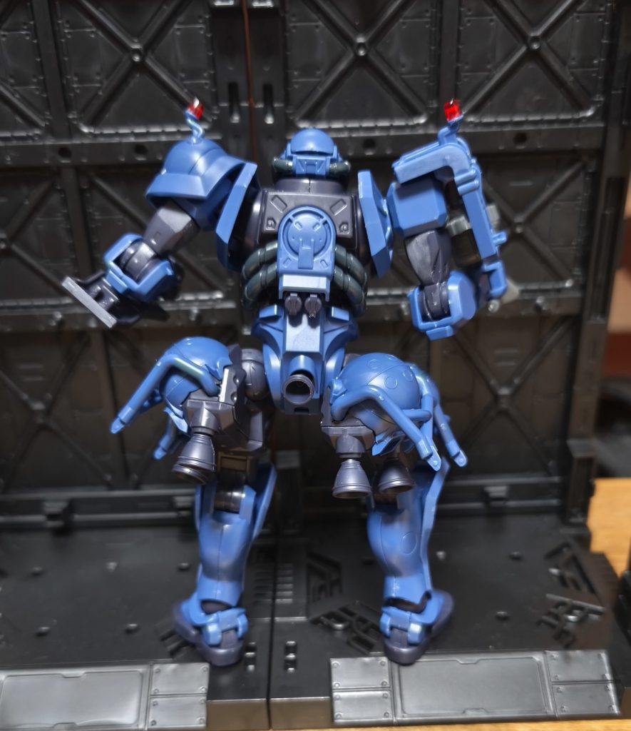 軍警ザク–3枚目/制作者：しろたん