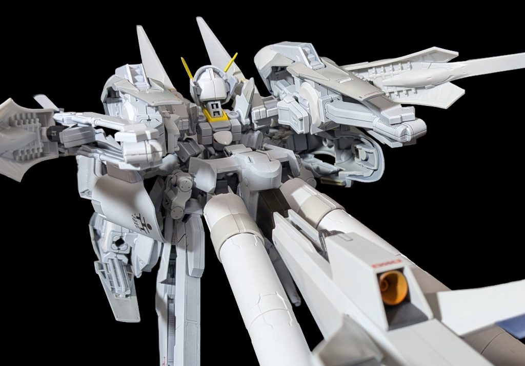 設定画に背面は描かれていないのでオリジナルでドラムフレームにフルドド基部を接続、そこからブースターとタンクを生やしています