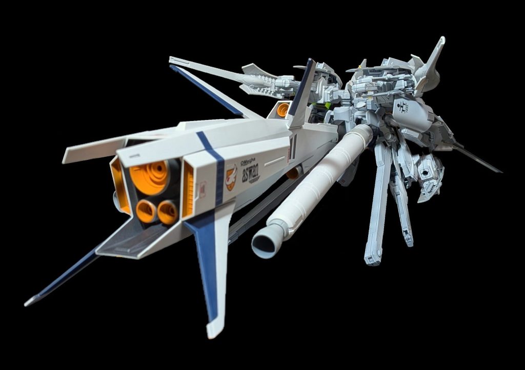 クルーザーモードはやはりバックショットがよき設定画に寄せる為、サードパーティ製の丸タンク×2及び角タンク×2の計4本を追加