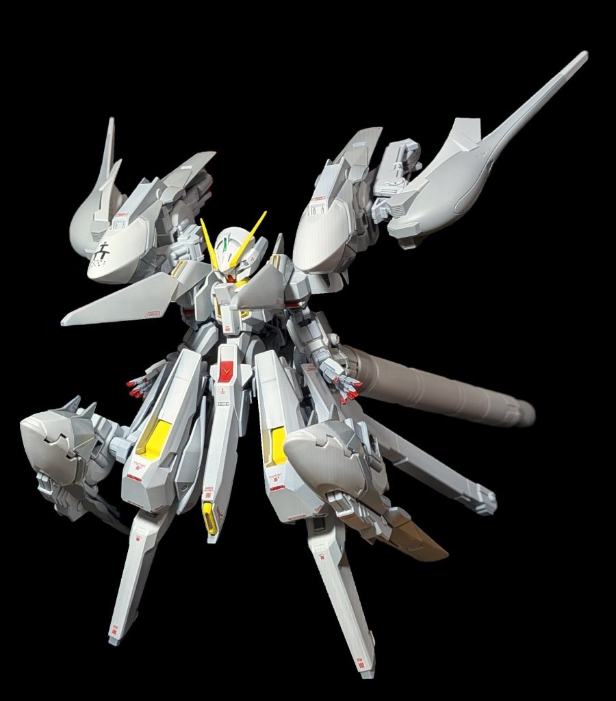 ポージングが壊滅的なのでブースターを外した状態でも本来ラー形態のクローユニット側面はマルチアームユニットですが、今回はクルーザーモード前提で制作したのでウインチキャノンのままに