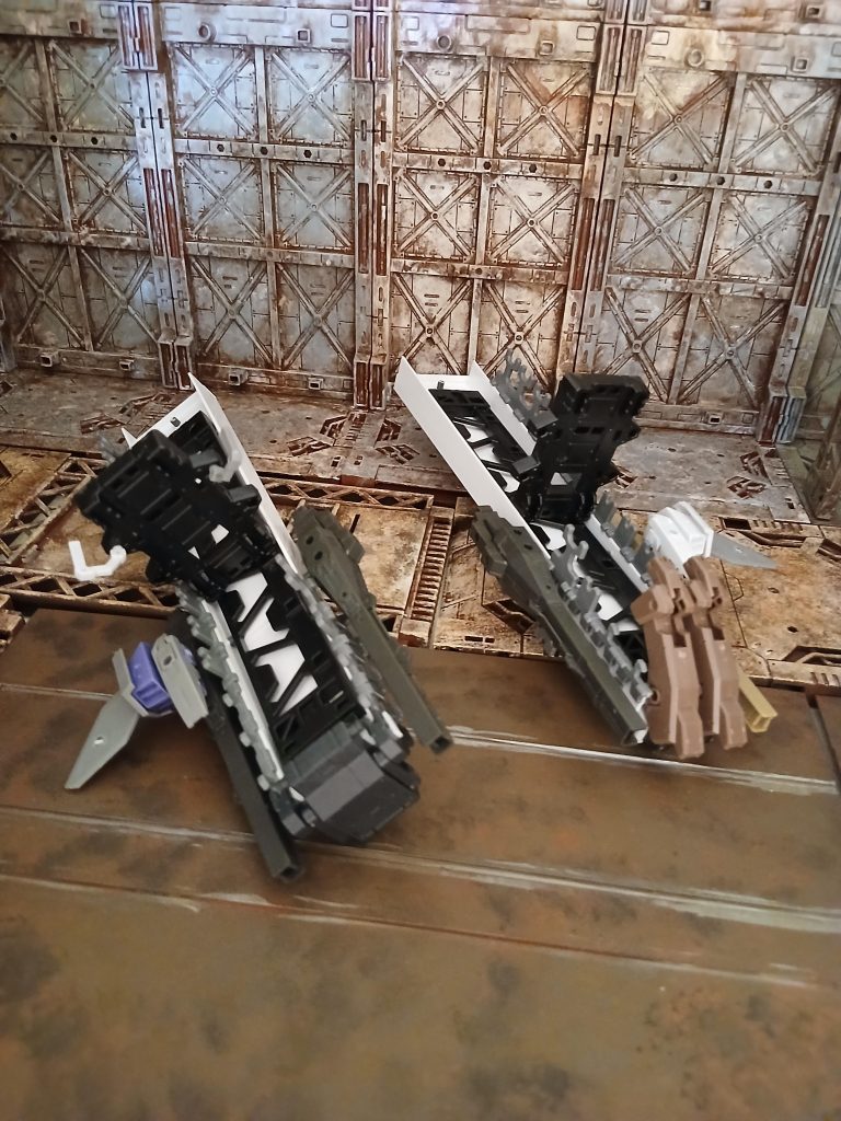 作ってはいるんですよ！デカイだけで！平な所に何かしたくなる…病気かな…まあ、少しずつ進んでます。