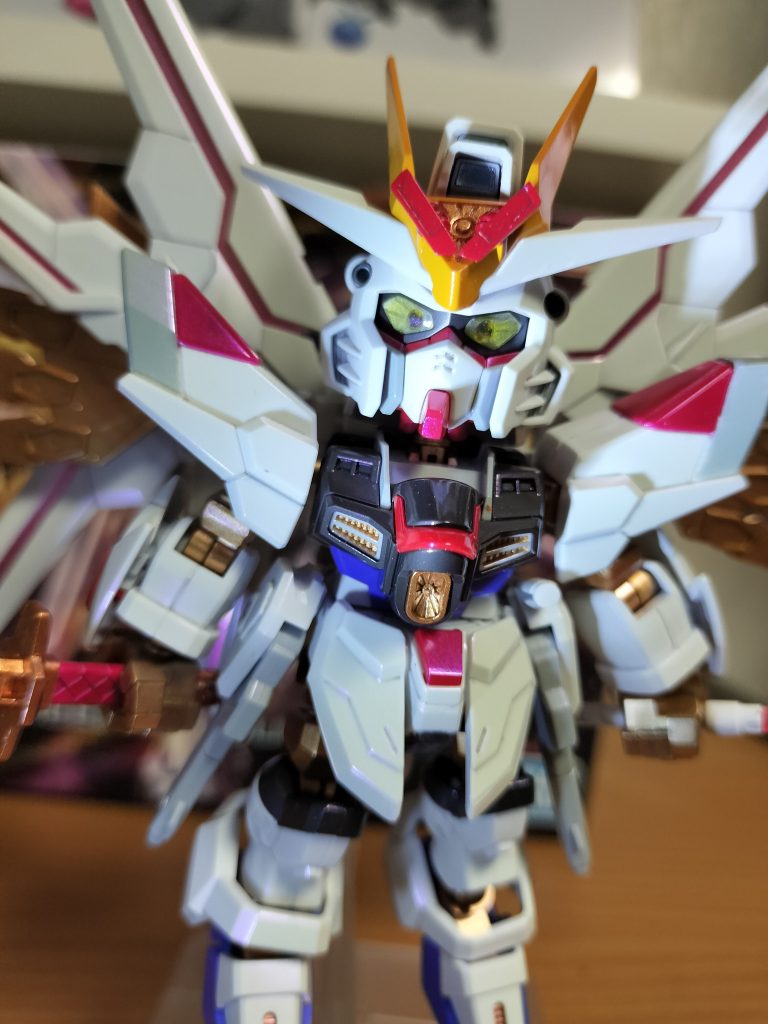 目はイエローのクリアレジンで裏からシルバー塗ってみましたがイマイチですね。