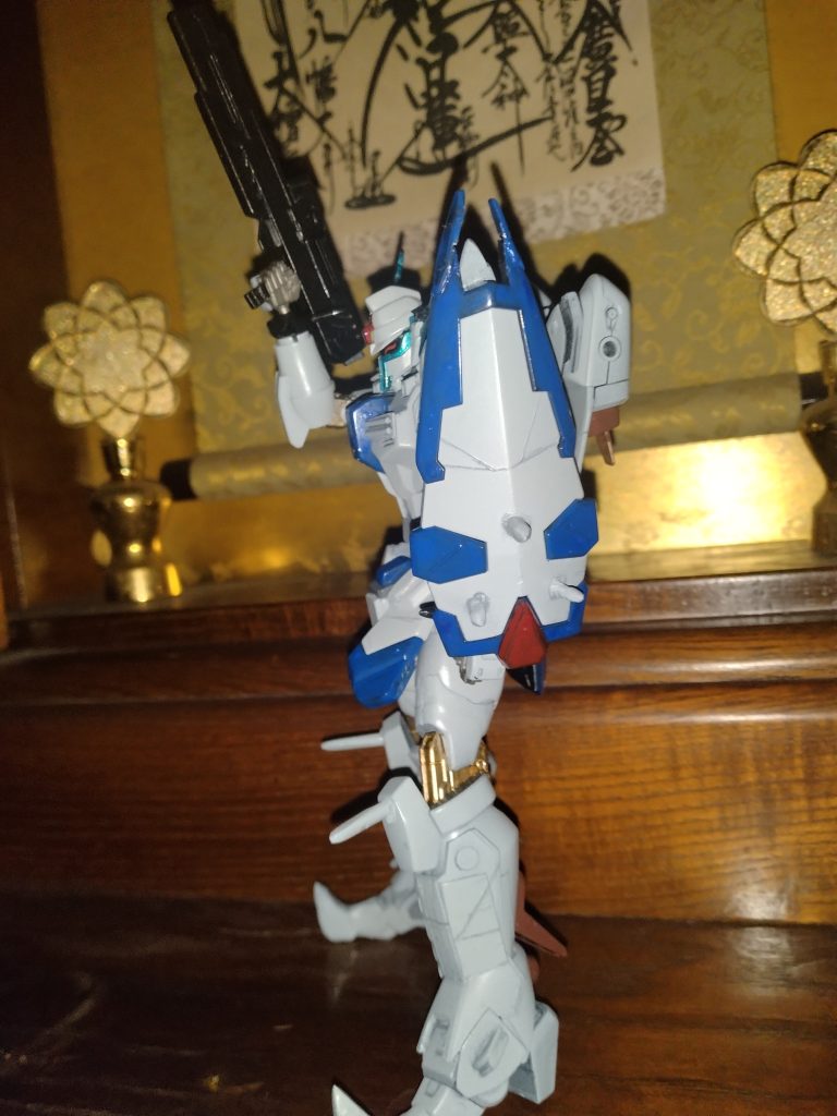 棘は敵に向かって体当りするために使います。