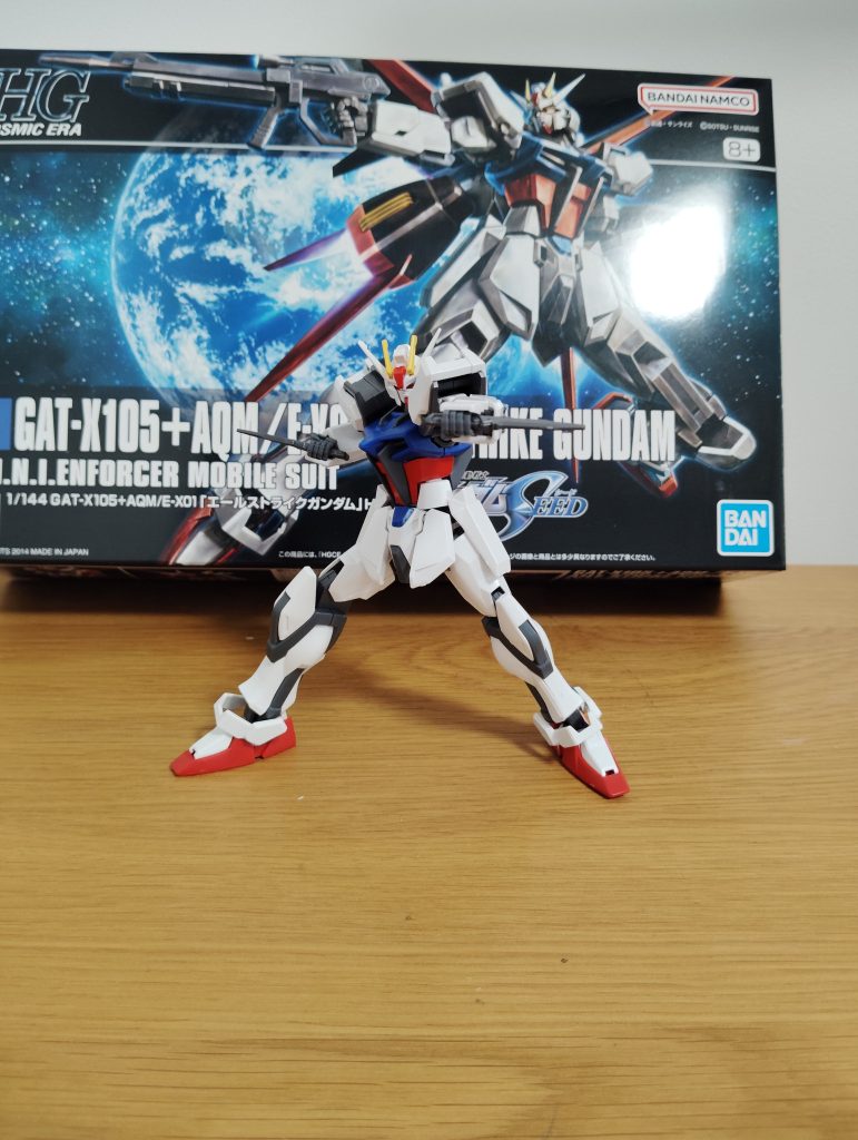 最後にアーマーシュナイダーを構えて。今回の写真すべてパッケージ画や劇中のシーンをお手本としてポージングを取りました。