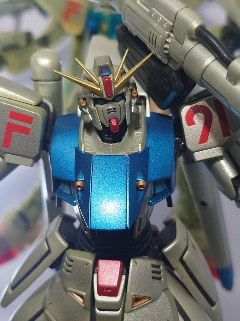 本体アップフェイスオープン状態の顔はあまり好みではないので通常顔で