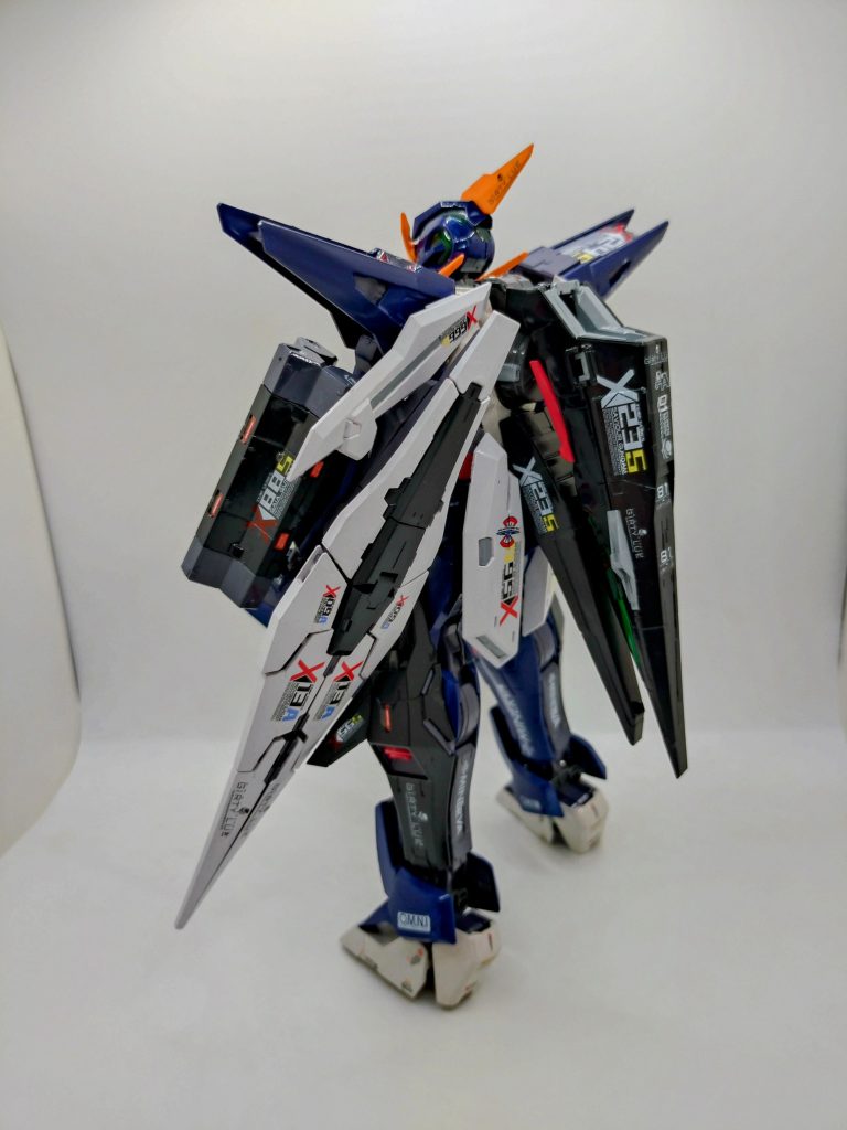 デカールは社外品の色んな物を組み合わせたので、ダブルオーと関係ないSEED系のデカールも貼って、統一感はありません(笑)