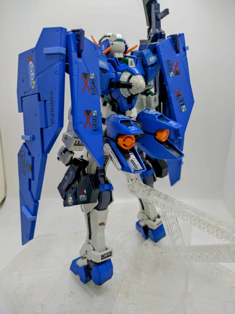 関節等はガンダムルプリスグレー、他はルナマリア専用機ピンク、ハイネ専用機オレンジなどを使いました。