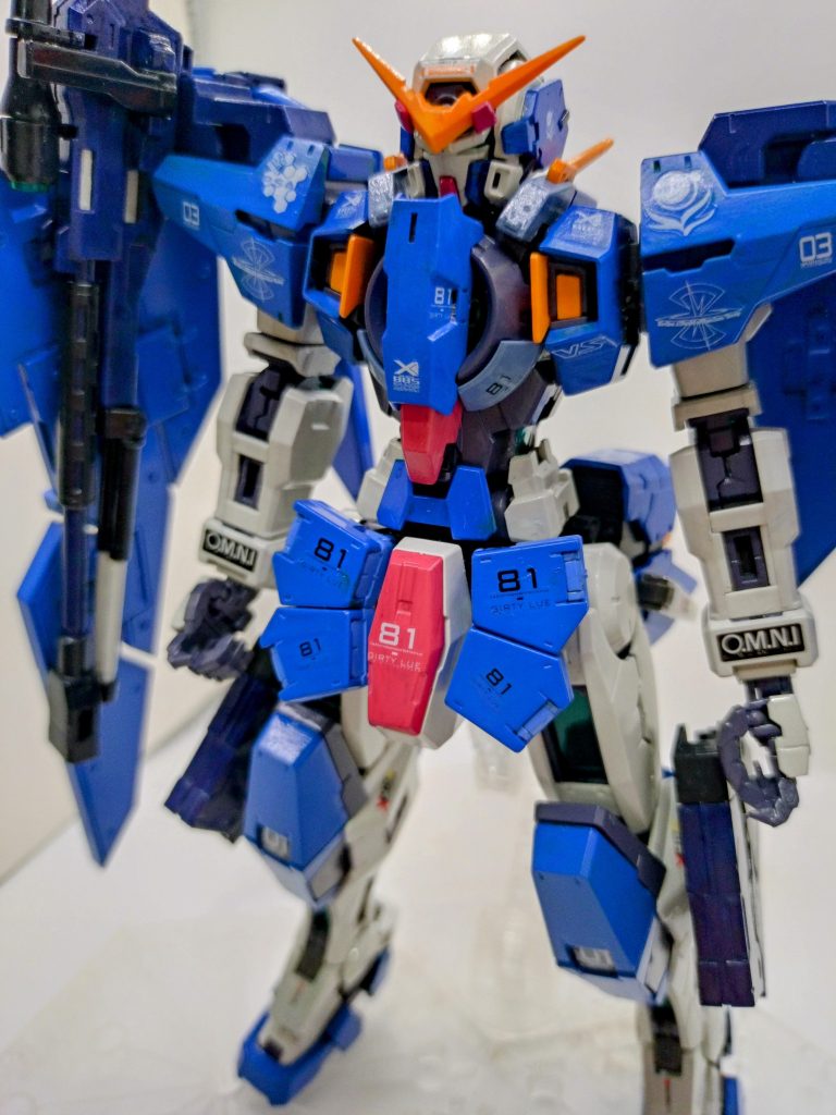 写真では分かりづらいですが、ホログラムパーツはメタリックグリーンで塗装してます。成型色は薄いパープルっぽいカラーだったのでメタリックでちょっと鮮やかさを出してみました。