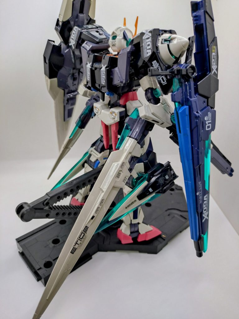 デカールは、色んな物を組み合わせてるので、ダブルオーとは関係ないデザインだけで、統一感はありません(笑)