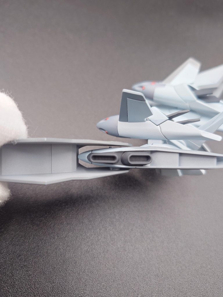 ウィングバインダーの後ハメ加工の為に、ピンを片方切り落としてます