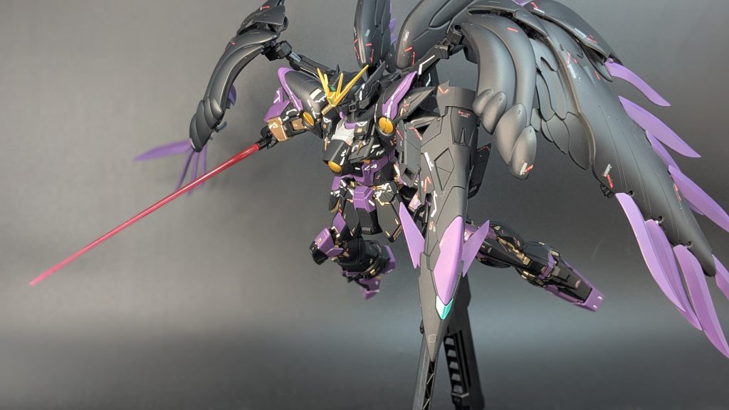 ビームサーベル抜刀するだけでこのかっこよささすがはウイングゼロビームサーベルのビーム刃が反り返ってるのも特徴