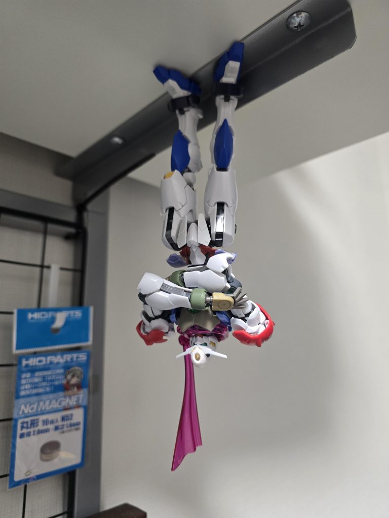 おまけドダイみたいな支援機も作ろうと思っていた名残で足の裏にもネオジム磁石埋め込んでます主人公たちを遠くから観察する暗躍する影ごっこにも使えます