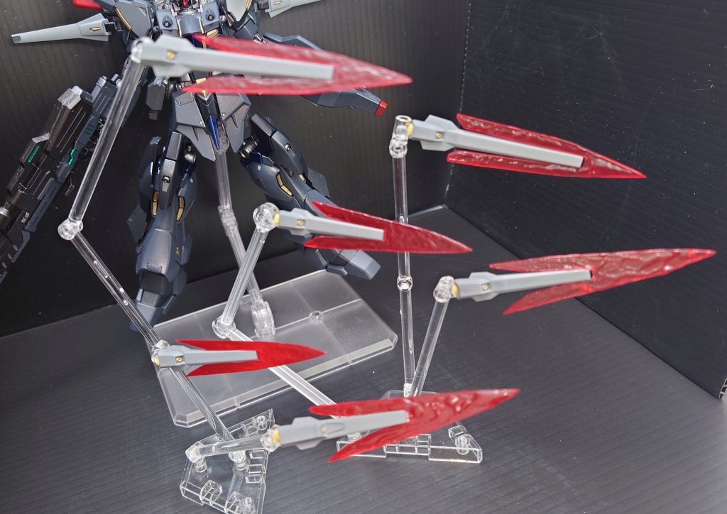 対フェムテク装甲用にドラグーンからビームブレイドを発生させて突撃させることも可能。形が歪になってしまいましたが、スルーしてください苦笑