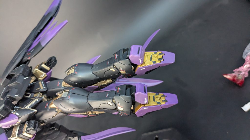 ゴールドも2色に使い分けてるので、関節部のゴールドはホワイトゴールド派手にさせたいところはイエローゴールドにしてる