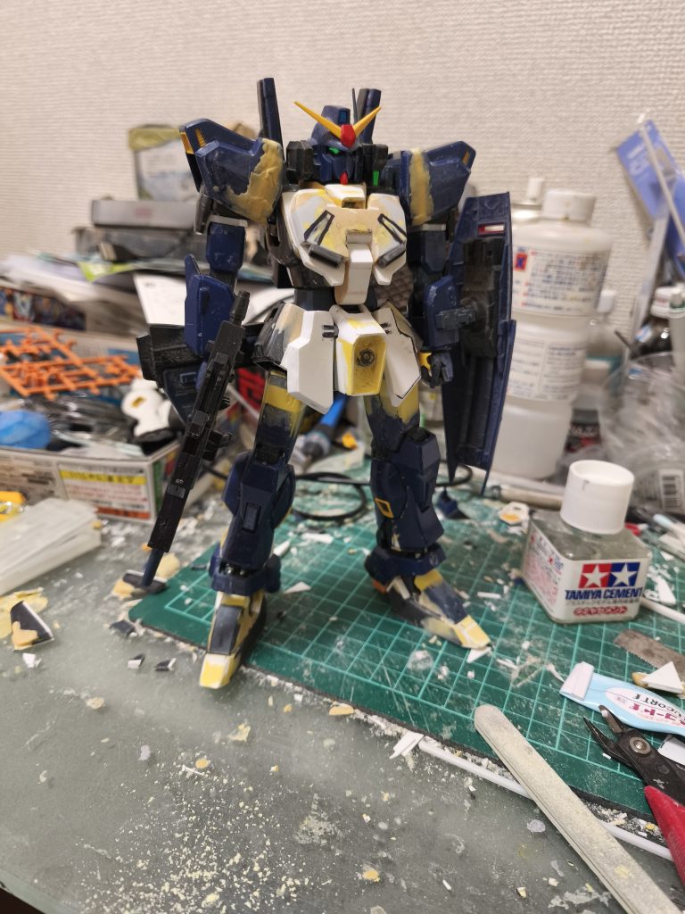 製作初期段階、この時点でだいたいのプロポーションは見えてきてます。ver.2.0の頭部がなんかデカい?