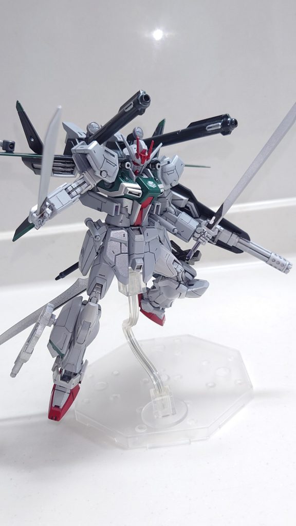 武装に115mmレールガン105mm単装砲9.1メートル対艦刀コンバインドシールド(30mm6銃身ガトリング砲+ビームシールド)が追加(gandam-hand2)対艦刀の一部の塗装がはげました(gundam-kao9)