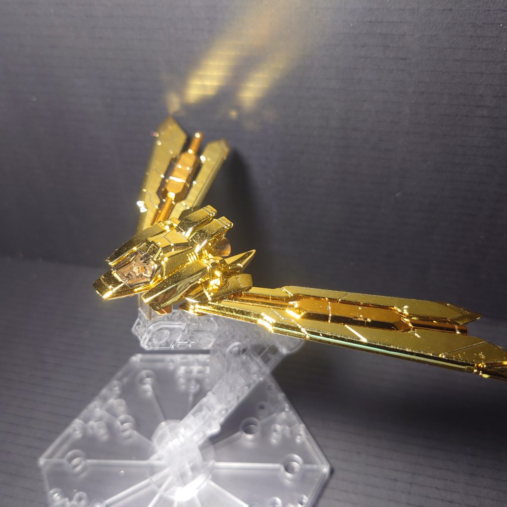 コアランダーのキャノピー部分はクリアブラックでスモークにしてます!全くわからないですが・・・通常版は素組してどうもなかったので普通に組んでたら2か所ほど折れとねじ切れがありました・・・メッキ部分でクリアランスがギチギチだったんでしょうね・・・こらから組まれる方はお気をつけを!!まぁ・・・個体差なのかもしれませんが・・・