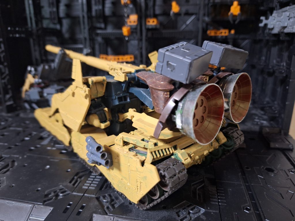 ジオン整備兵が地球にきてみた某アニメ、『超○空✕塞マ△□ス』にハマり、ダ○ダＸスアタックをやってやろうと魔改造した結果、できあがったヒルドルブという設定です😄