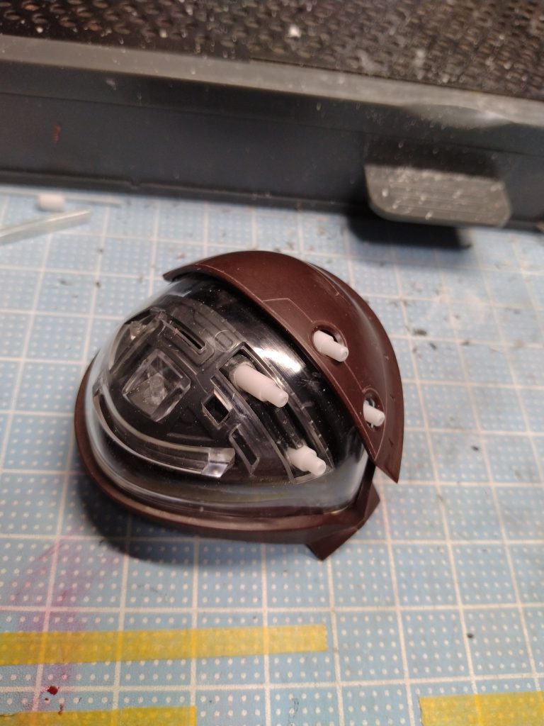 仮組みを何度もしながら調整しました。少し長い目にした方が強調できるかと思い、長めにしたらいかにもって感じで気に入ってます。