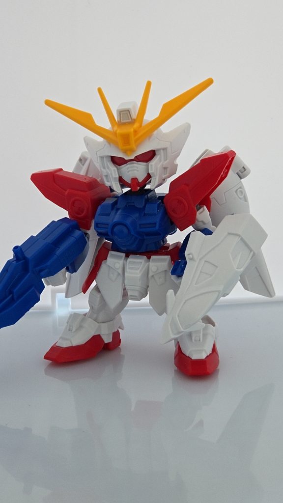 まずこれが素組みです。すぅんごい単色感……シールがこれでもかというくらいに入っていて驚きました💦そもそもアンテナがすごい安全に徹底していますと言わんばかりにまん丸だったのでヤスリがけをヤスリが熱を持つくらいに擦り、肉抜きスレスレまで削りました。