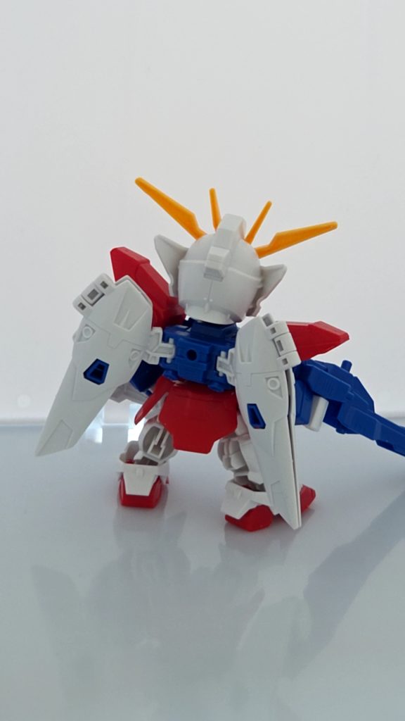 これが後ろ姿。もう何もかもが単色すぎてこの地点で「あ、これやばいやつ」と呟きました笑