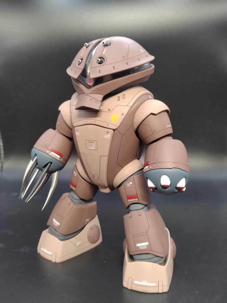 今回もスジ彫りを始めとする追加工を施し、デカールも自分にしては(笑)うるさくなったくらい貼りました。