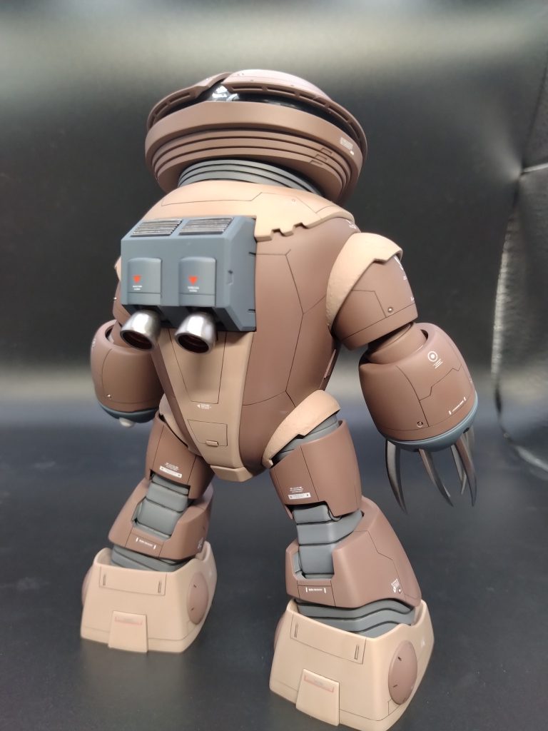 背面。ダクト部は見えづらいですが自作しました。バーニアはキットのものをクレオスのスーパーアイアンで塗装。少し鈍い感じにしたかったのでこの塗料を選びました。