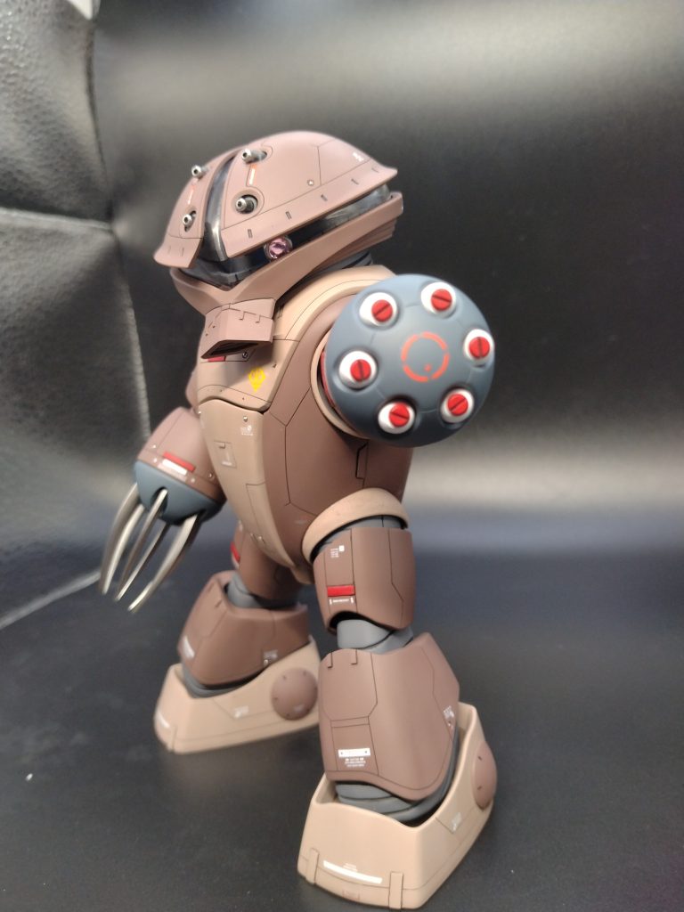 ミサイルは頭を削り、ハイキューパーツのメタルパーツをつけてよりミサイルらしく。モノアイはビルダーズパーツです。