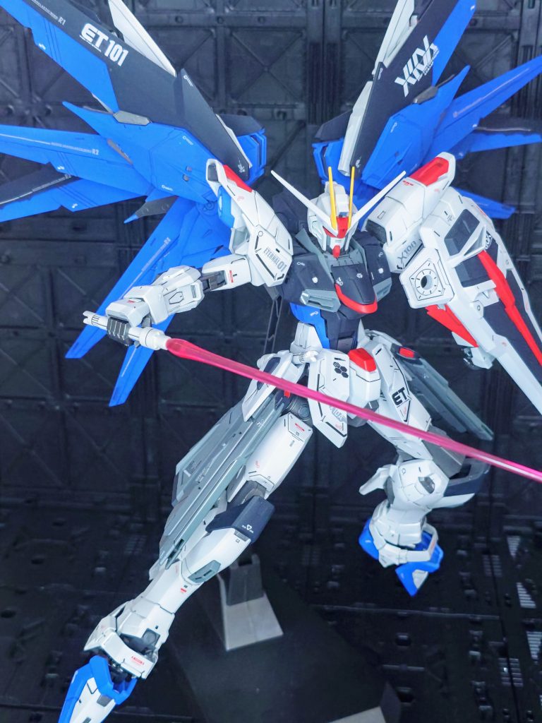 箱絵のポーズやっぱりフリーダムの系譜は最高です🤭