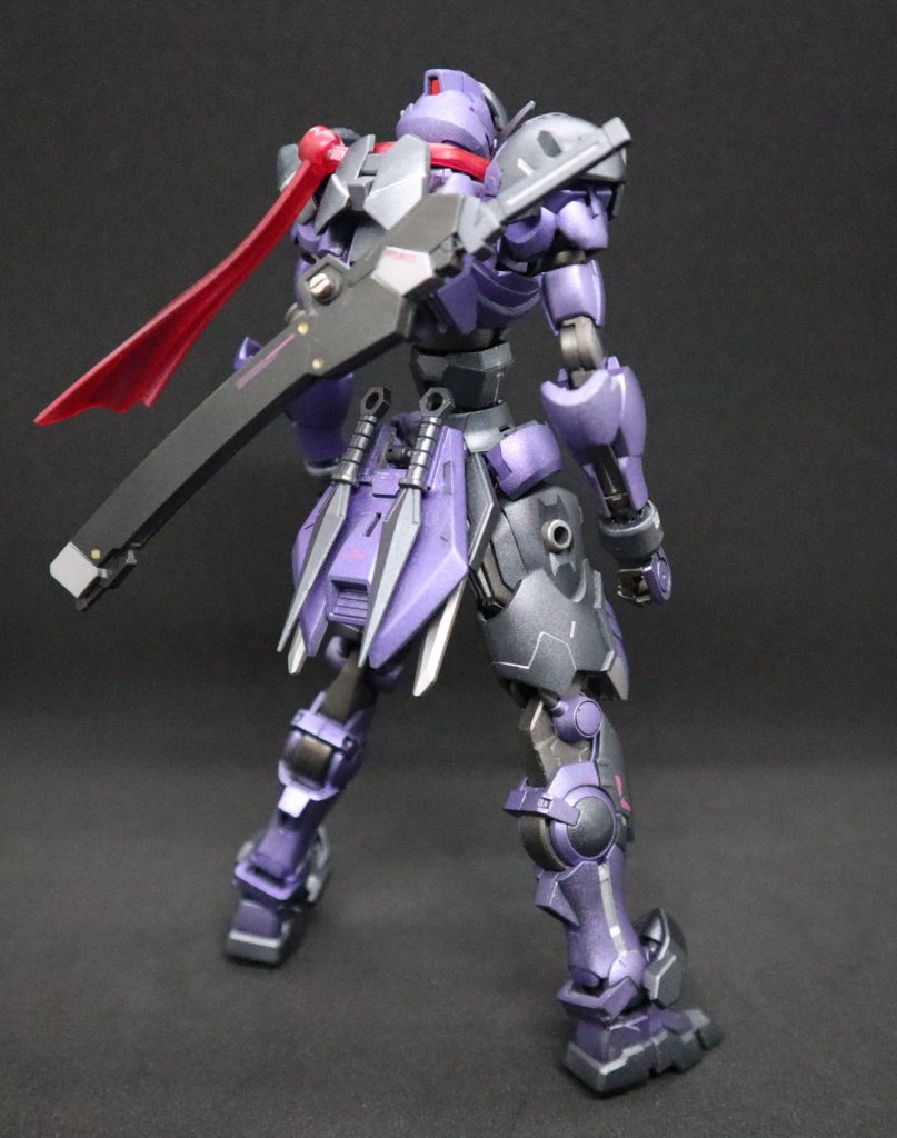 武装は刀、リアスカートにマウントしたクナイと双剣