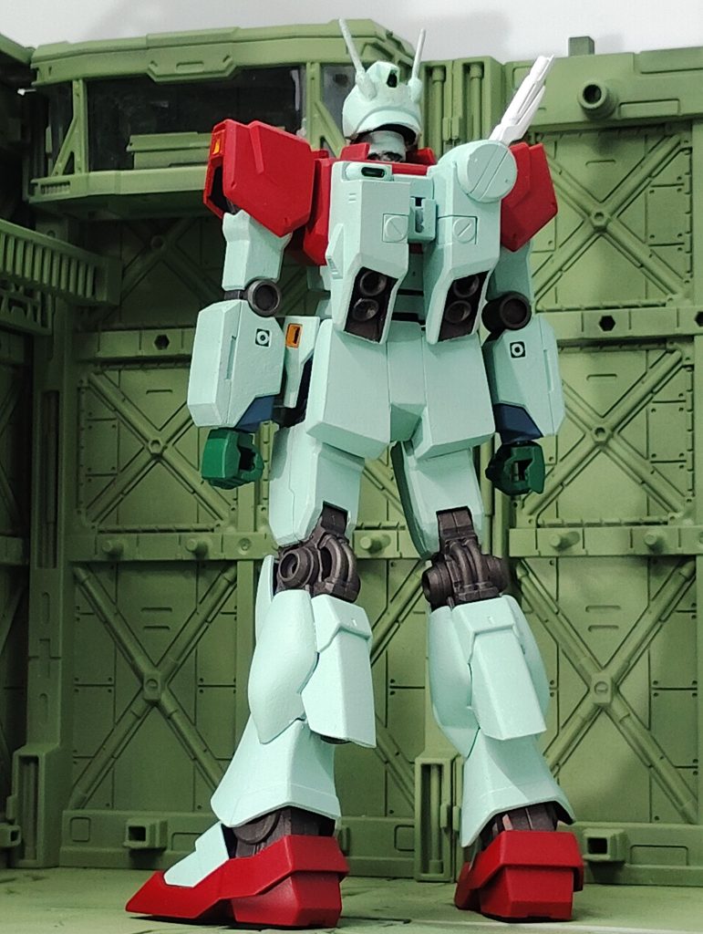 ジムなので予備のサーベルは付けておりませんランドセルはサイコシステム排除、小型化肩も小型化してます