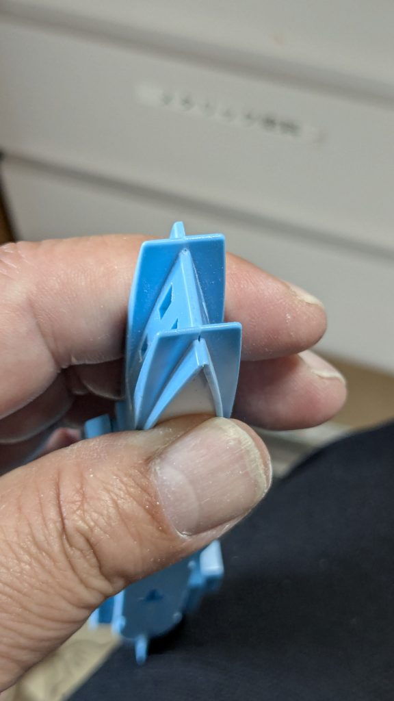 先端に穴があるので埋めました