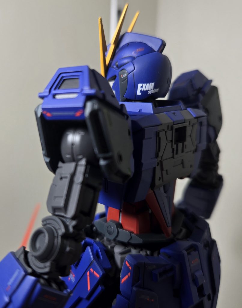 カトキverのキットを塗装するのはとても困難でした… 組み立て直すときにミチミチ/ビチビチなので、すぐに角などの塗装が剥げてしまって、筆でリタッチ…リタッチ…して誤魔化してます。